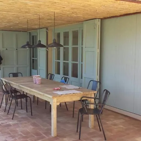 Fornells De La Selva Sleeps 6 公寓